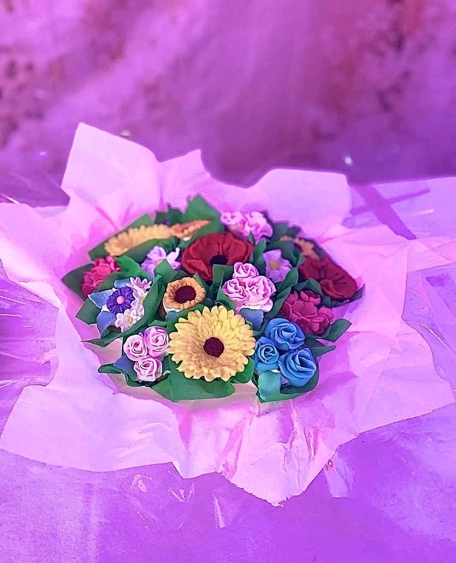 Bouquet de fleurs en sucre coloré création artistique — Audrey Aubry