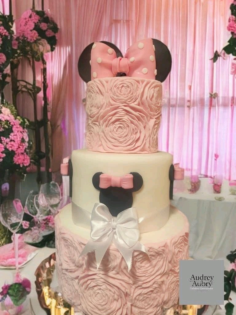 Gâteau anniversaire Minnie Mouse rose 3 étages — Audrey Aubry