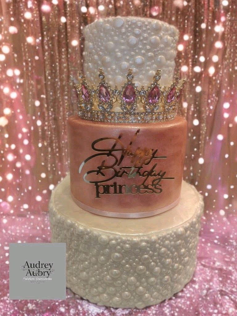 Gâteau anniversaire princesse couronne rose et or — Audrey Aubry