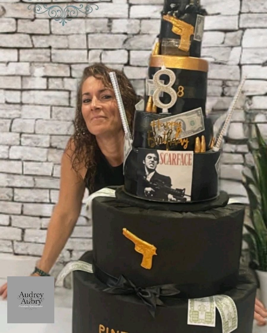 Gâteau anniversaire 18 ans Scarface noir or sculpté — Audrey Aubry