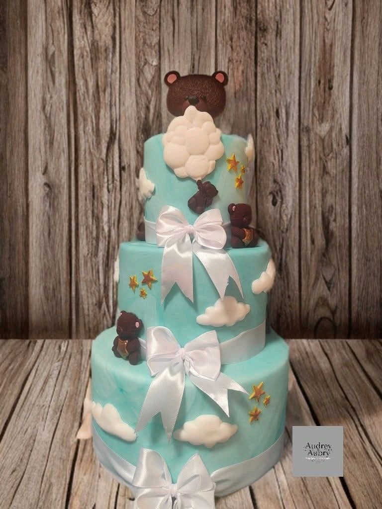 Gâteau baptême ourson nuages étoiles bleu ciel 3 étages — Audrey Aubry